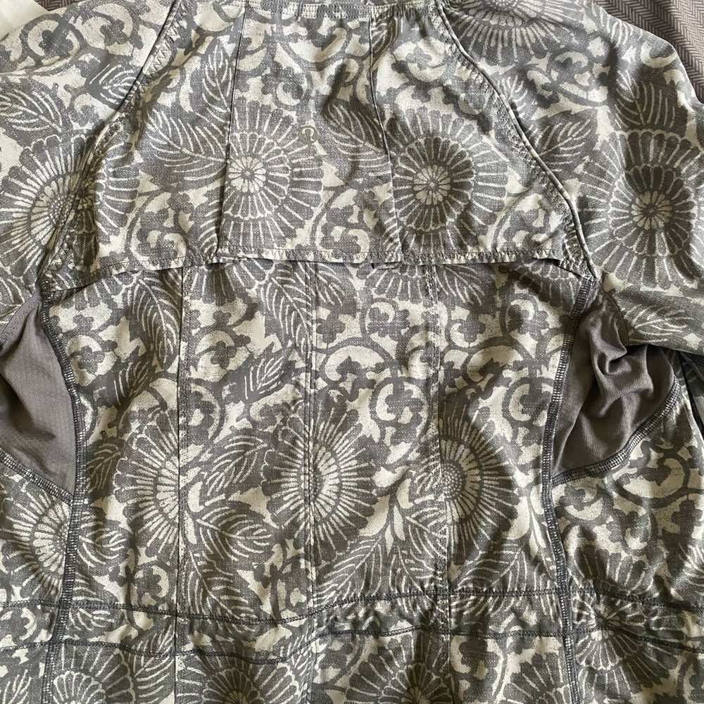 Lululemon jacket - Picture 5 of 5